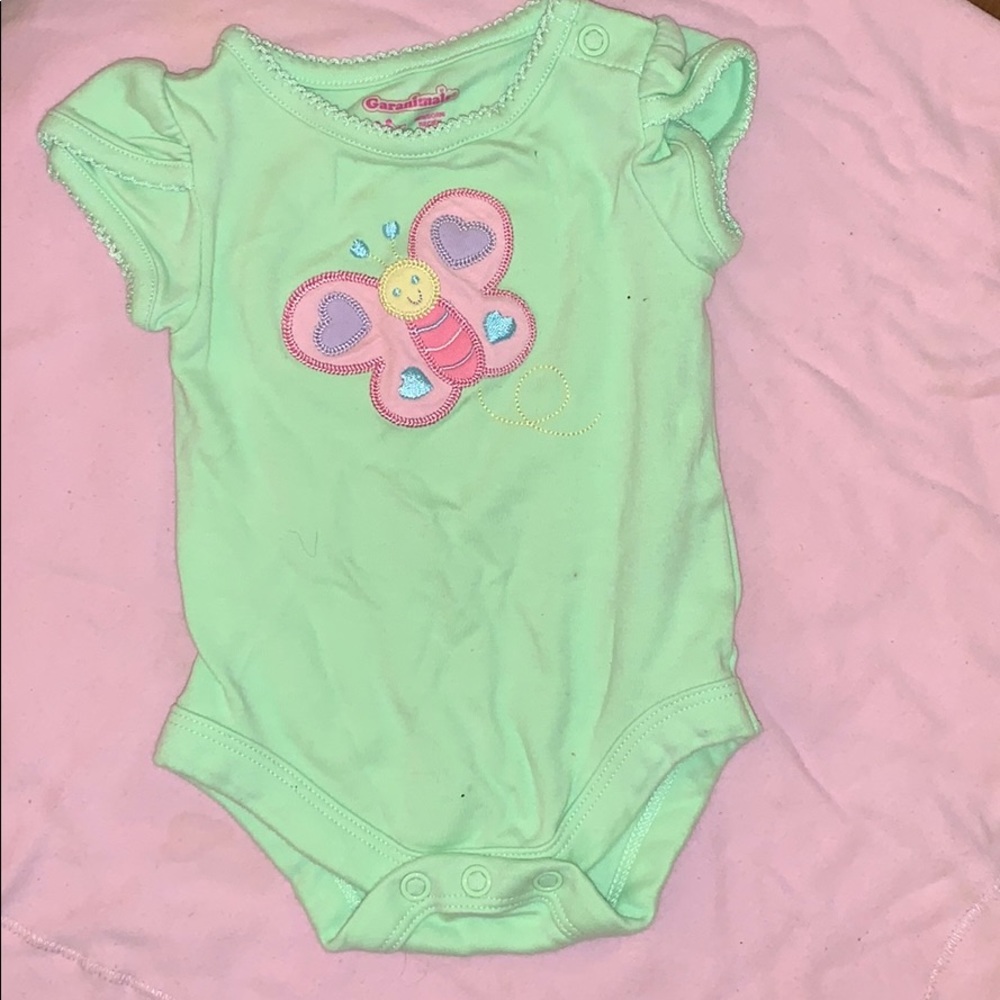 Multiple onesies - Picture 2 of 3
